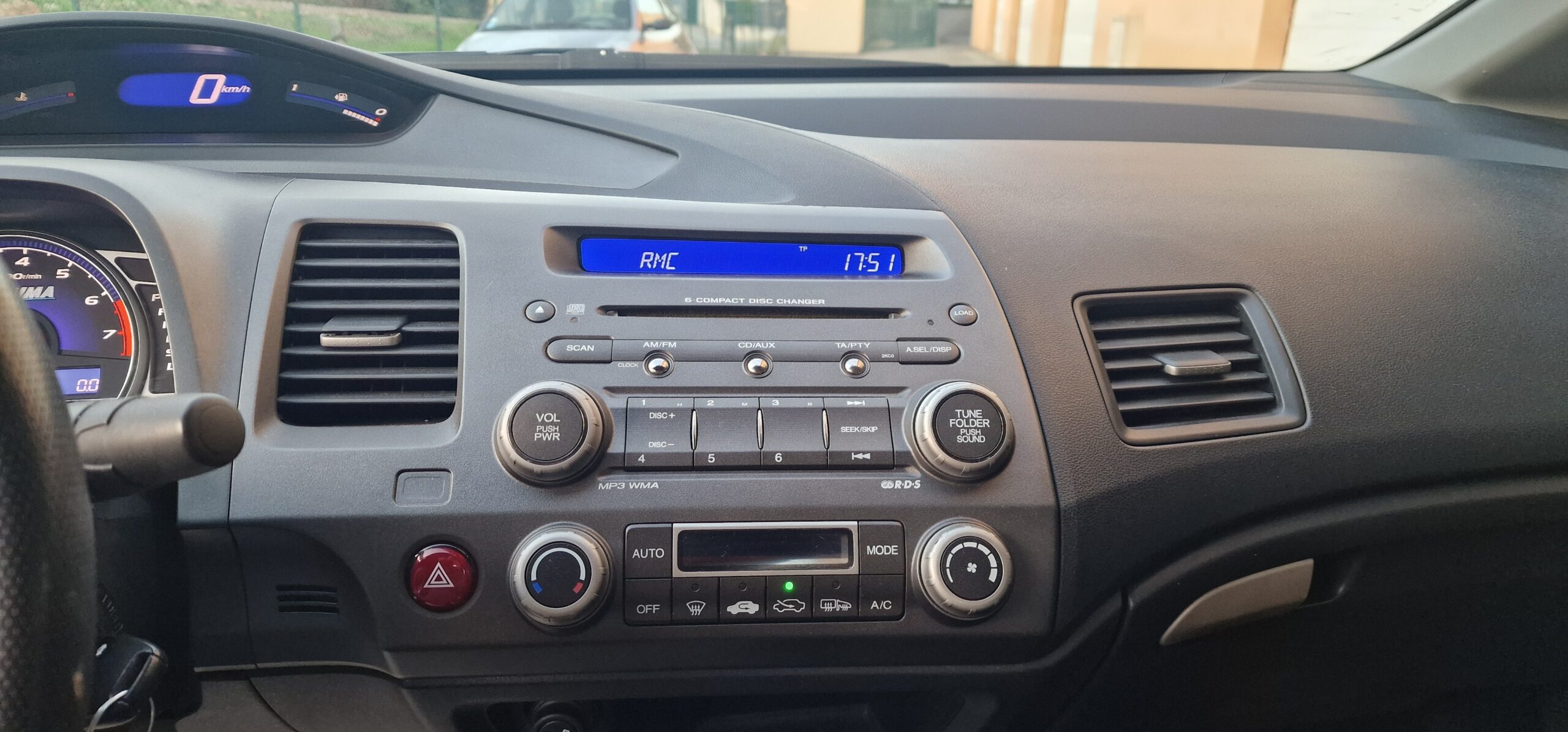 vehicule-Nissan-NV-300-sud-auto-profil-05