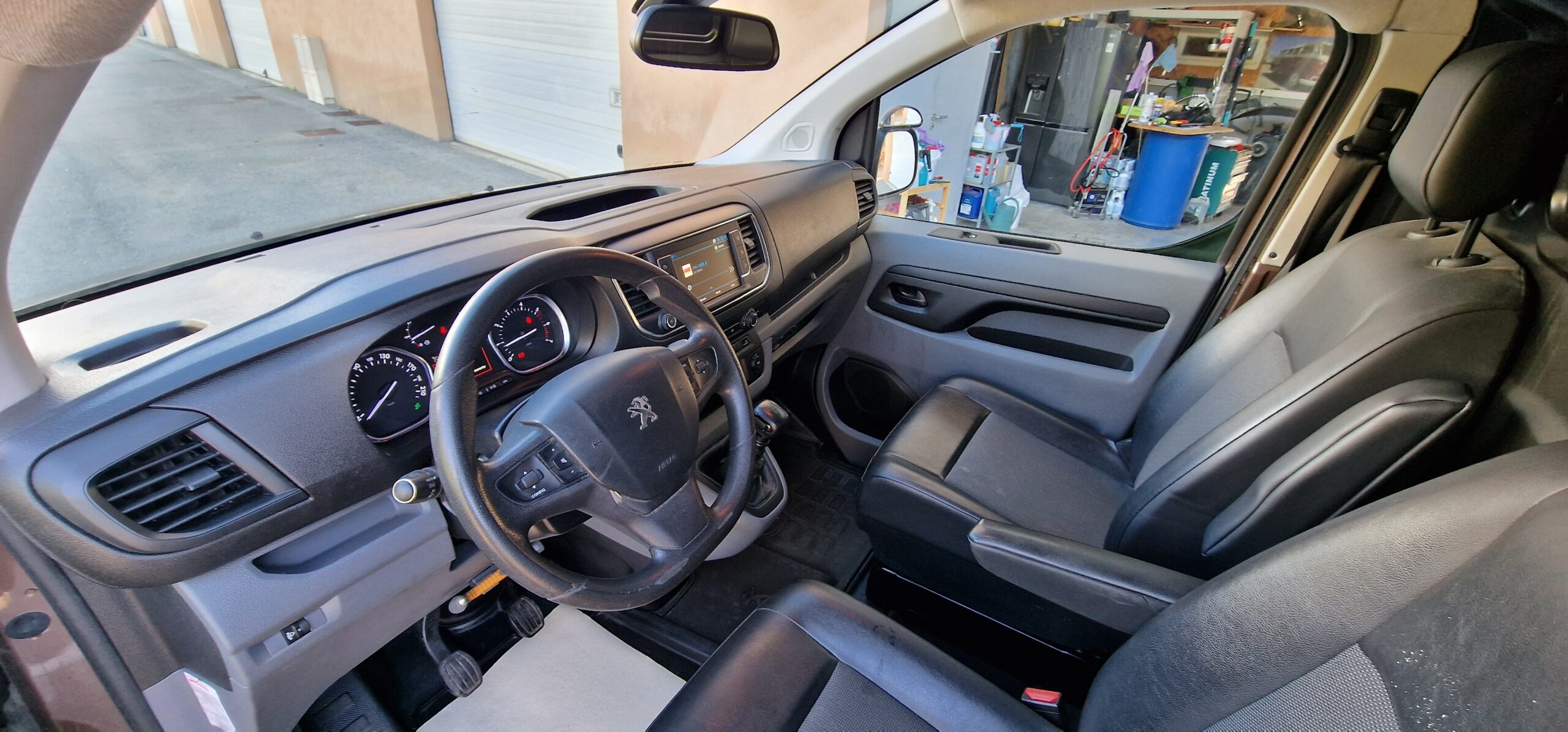 vehicule-Nissan-NV-300-sud-auto-profil-05