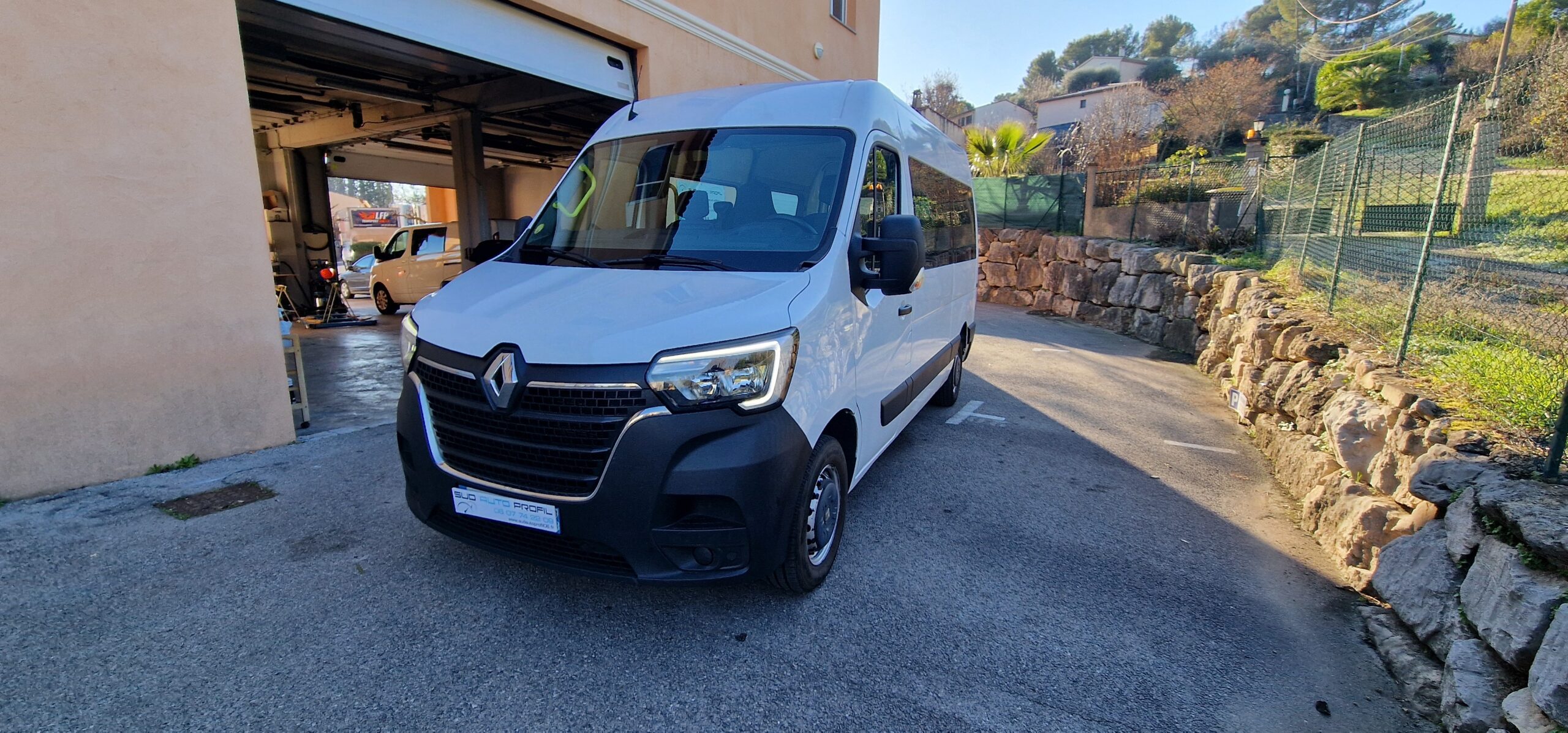 vehicule-Nissan-NV-300-sud-auto-profil-05