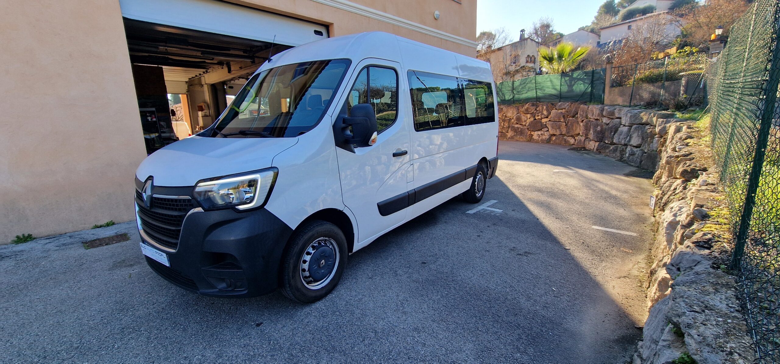 vehicule-Nissan-NV-300-sud-auto-profil-05