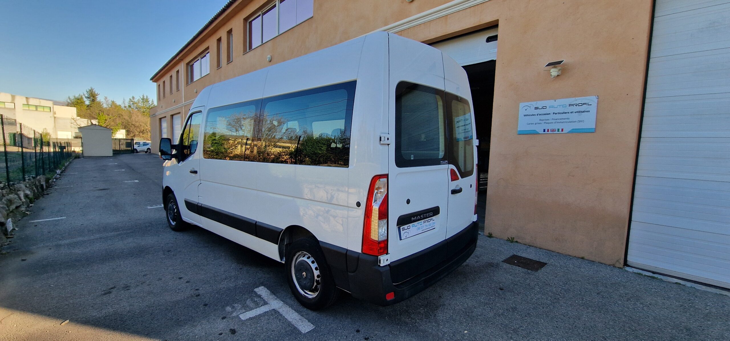 vehicule-Nissan-NV-300-sud-auto-profil-05