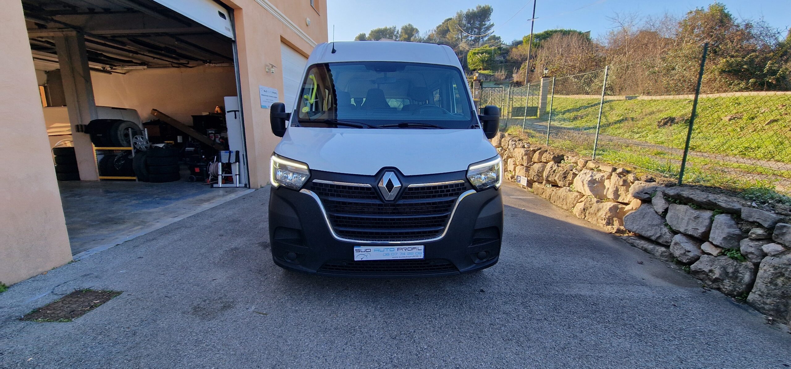 vehicule-Nissan-NV-300-sud-auto-profil-05