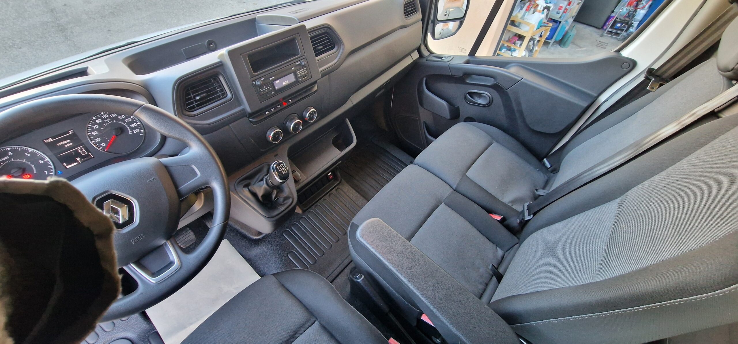 vehicule-Nissan-NV-300-sud-auto-profil-05