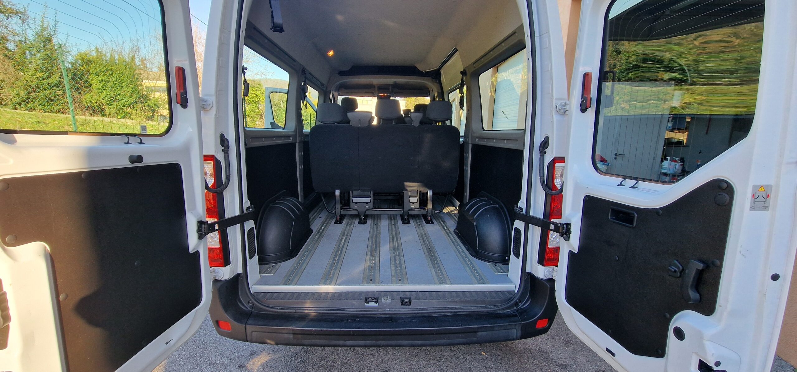 vehicule-Nissan-NV-300-sud-auto-profil-05