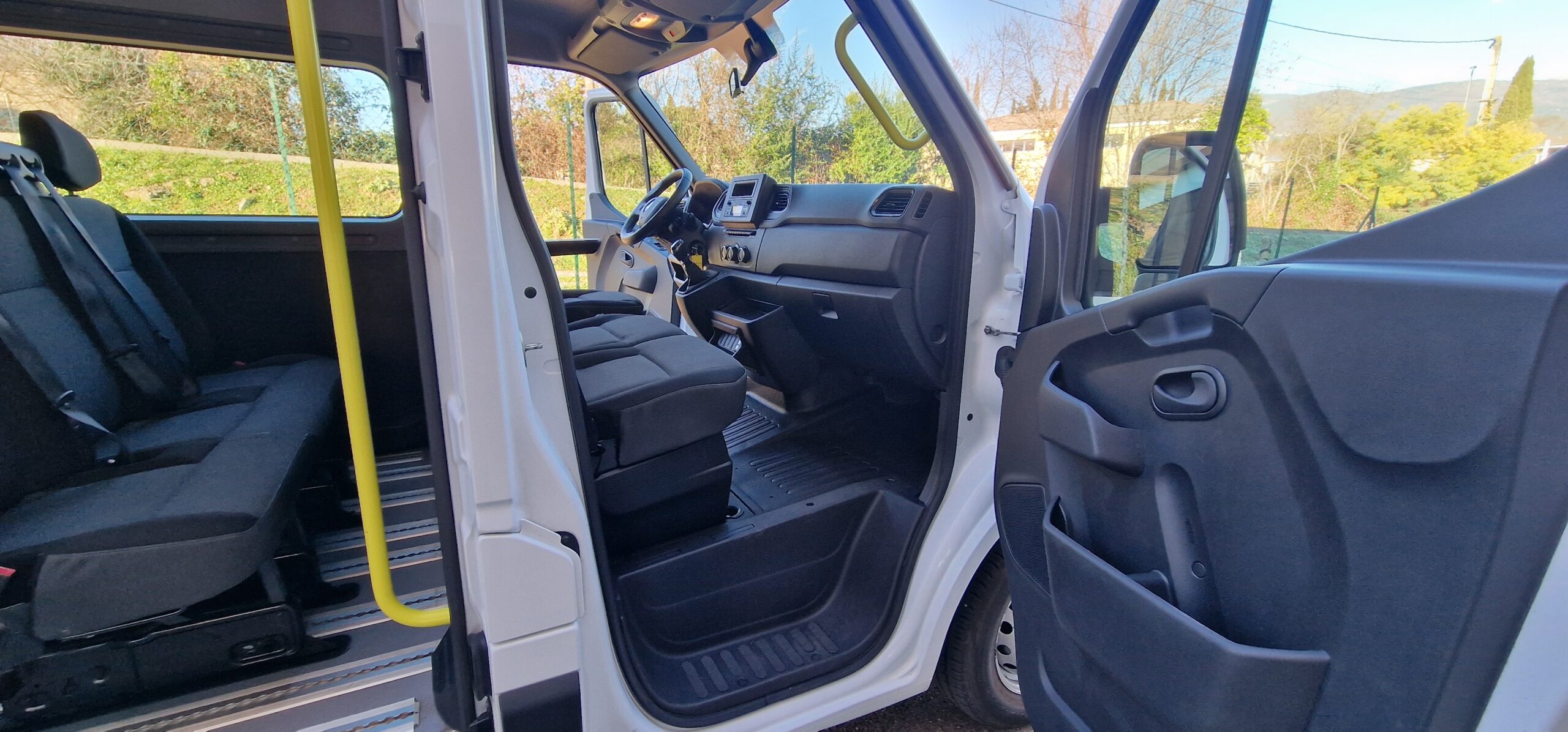 vehicule-Nissan-NV-300-sud-auto-profil-05