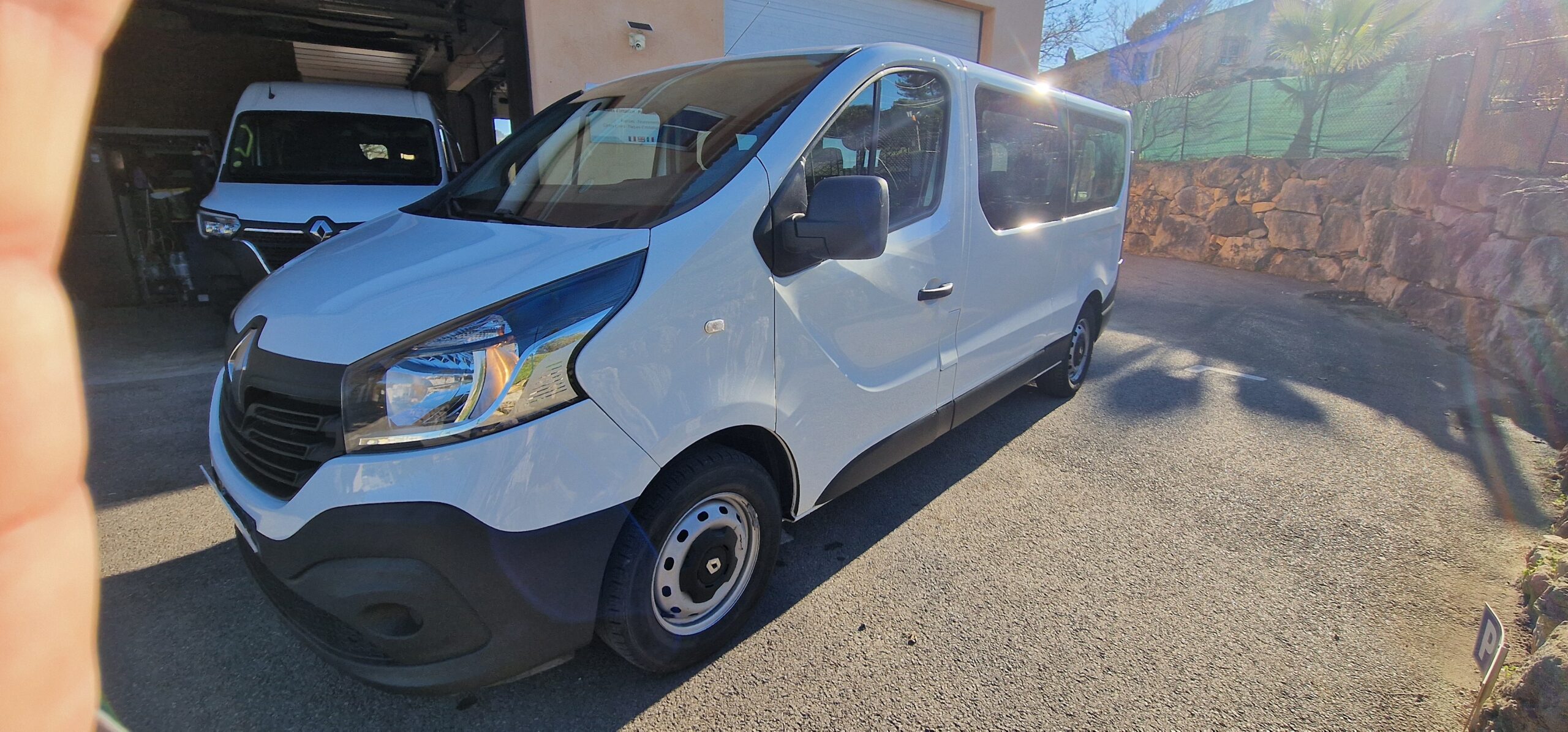 vehicule-Nissan-NV-300-sud-auto-profil-05
