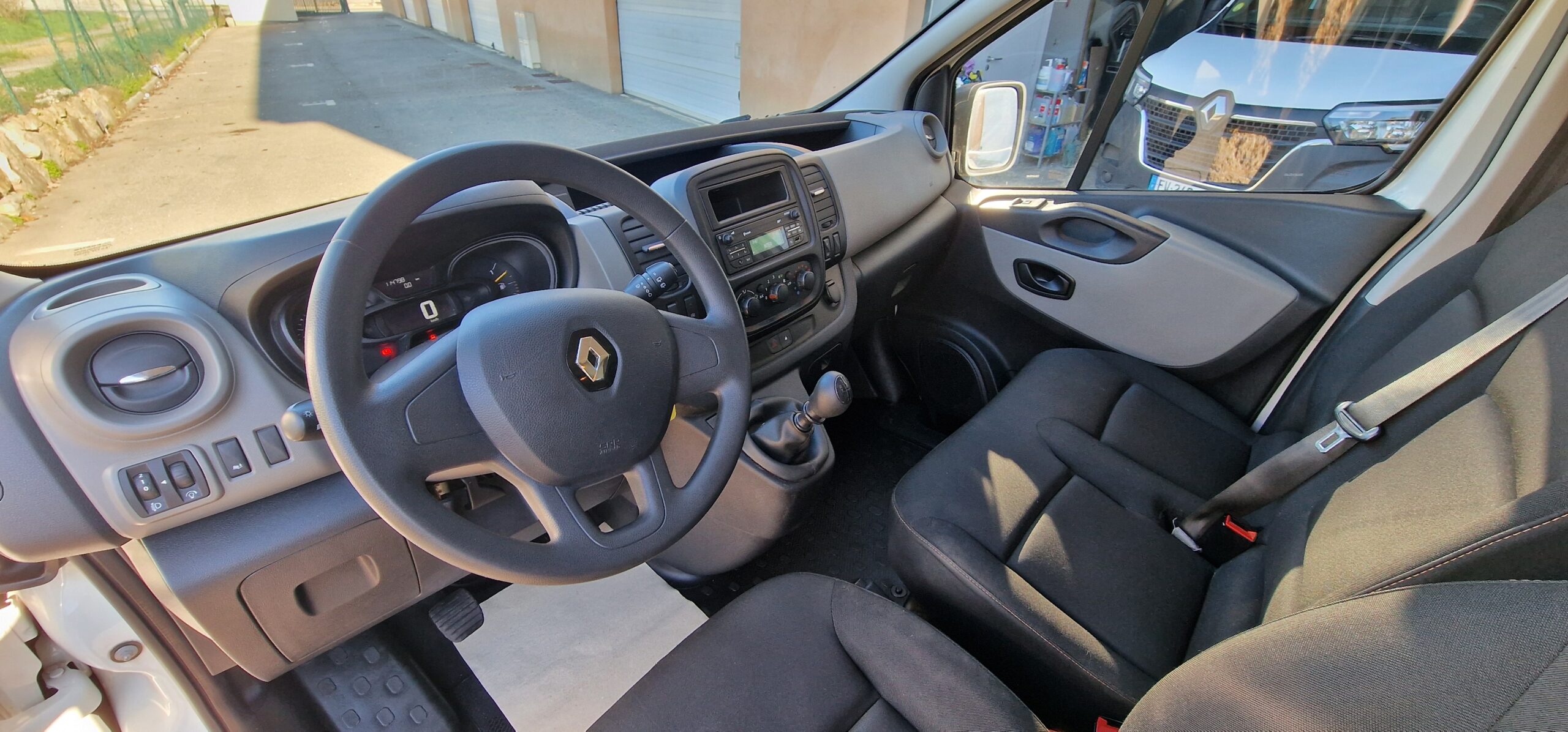 vehicule-Nissan-NV-300-sud-auto-profil-05