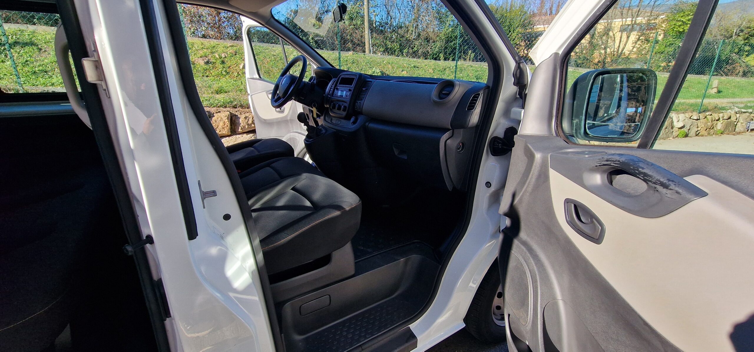 vehicule-Nissan-NV-300-sud-auto-profil-05