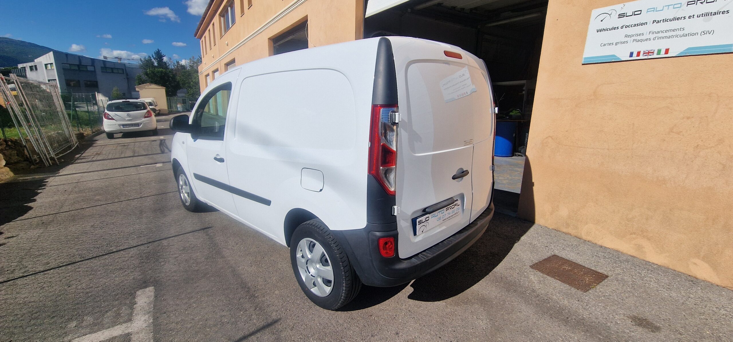 vehicule-Nissan-NV-300-sud-auto-profil-05