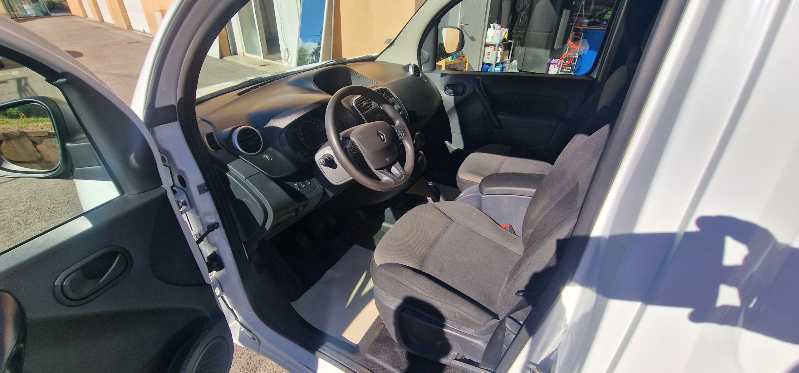 vehicule-Nissan-NV-300-sud-auto-profil-05