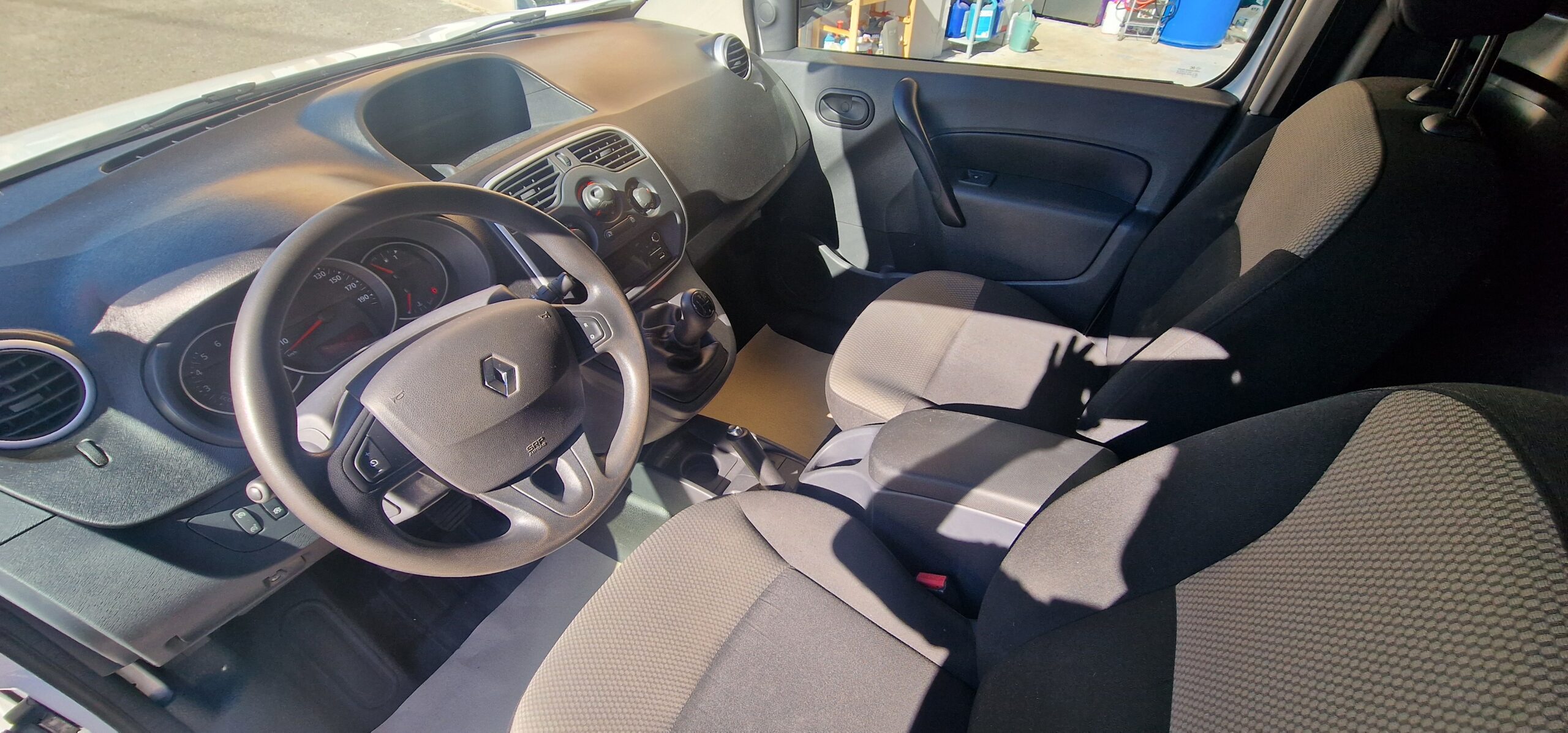 vehicule-Nissan-NV-300-sud-auto-profil-05