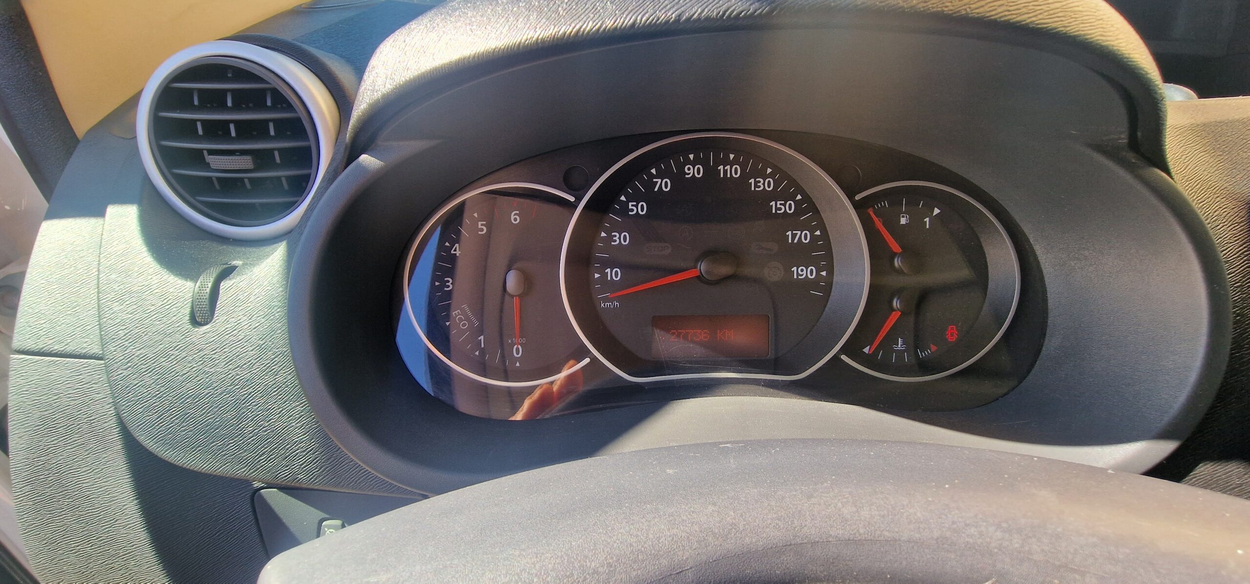 vehicule-Nissan-NV-300-sud-auto-profil-05