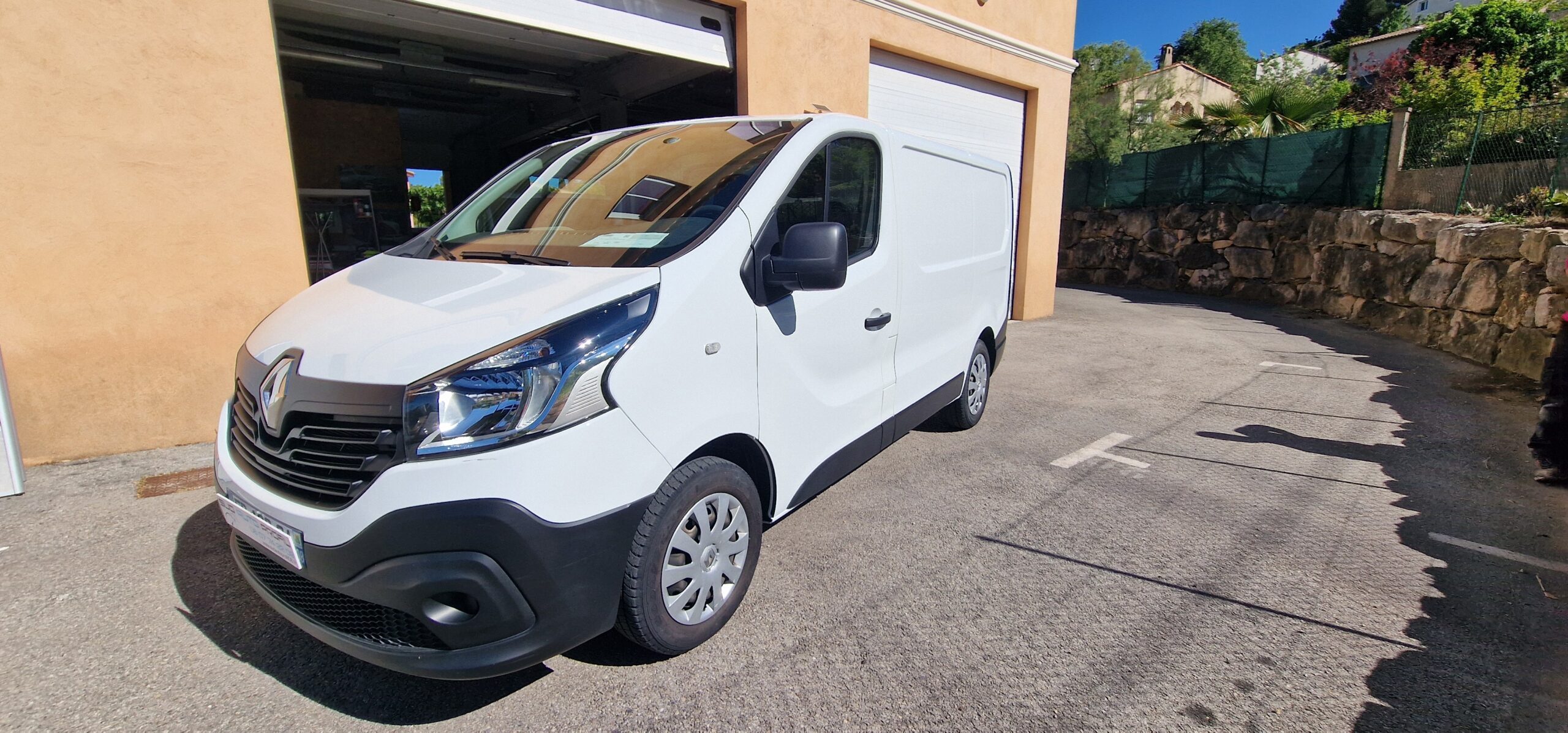 vehicule-Nissan-NV-300-sud-auto-profil-05