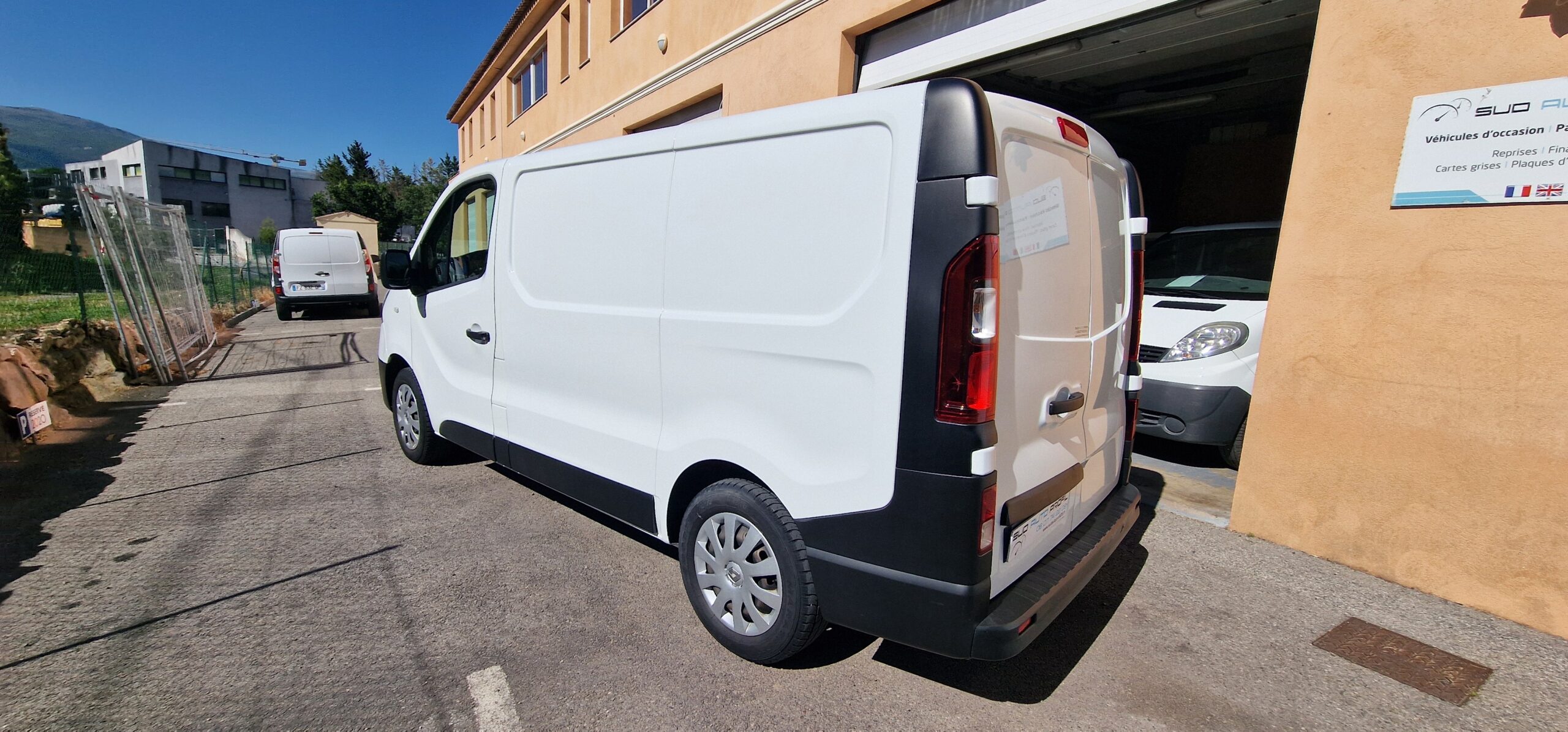 vehicule-Nissan-NV-300-sud-auto-profil-05