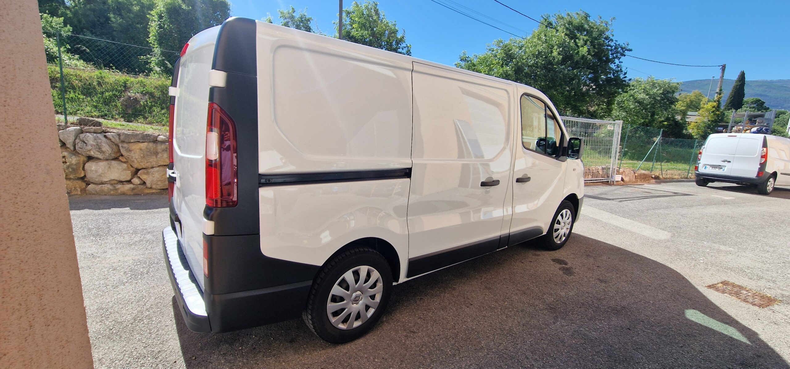 vehicule-Nissan-NV-300-sud-auto-profil-05