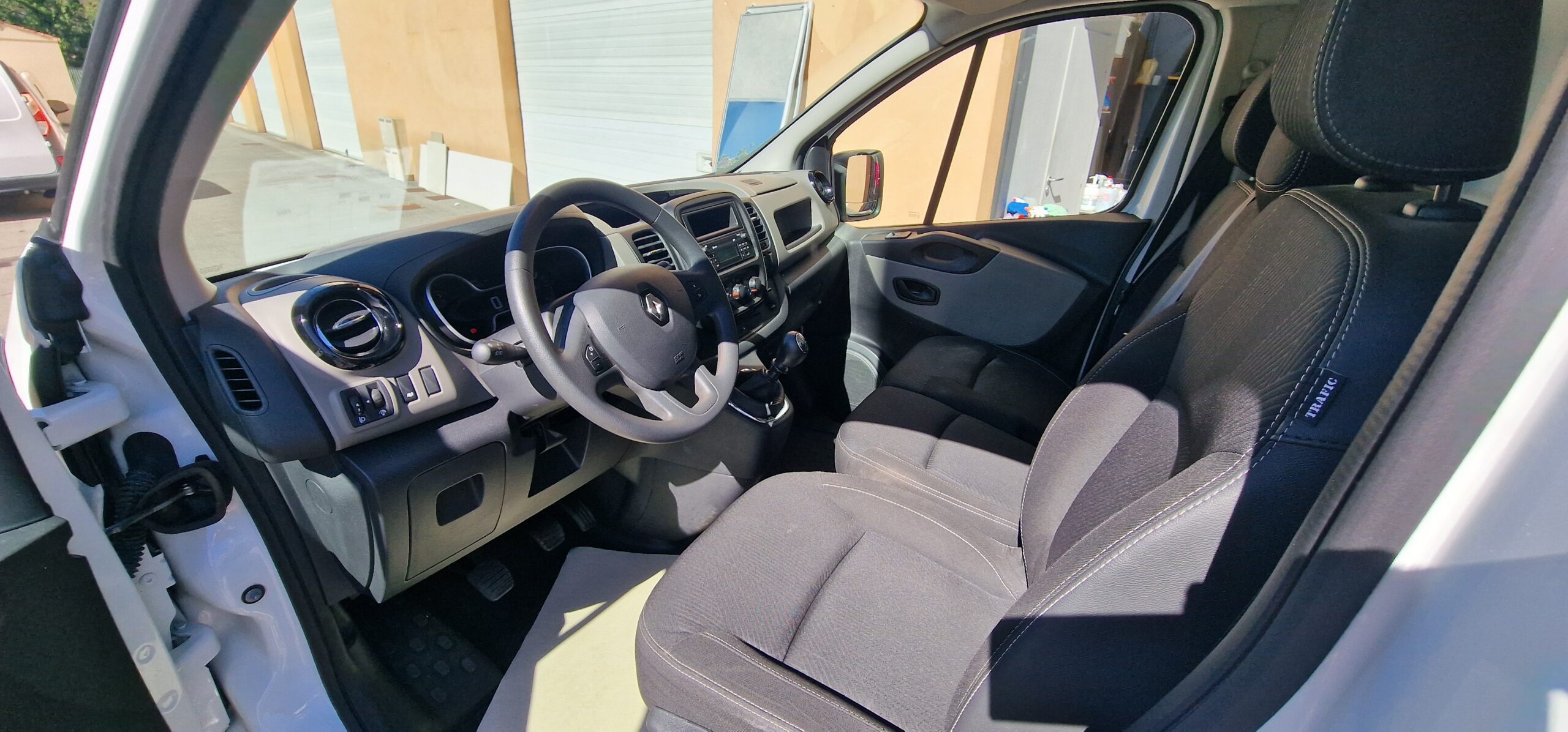 vehicule-Nissan-NV-300-sud-auto-profil-05