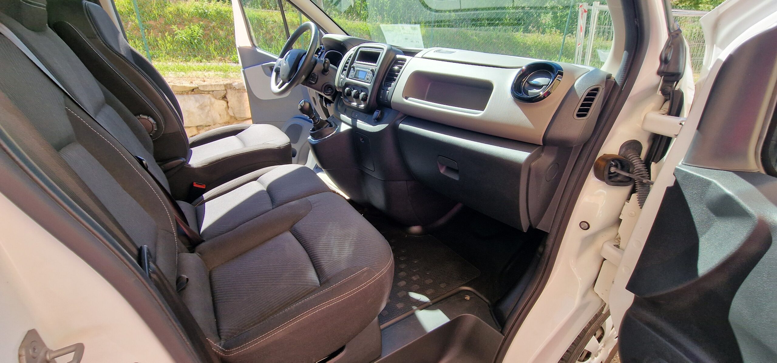 vehicule-Nissan-NV-300-sud-auto-profil-05