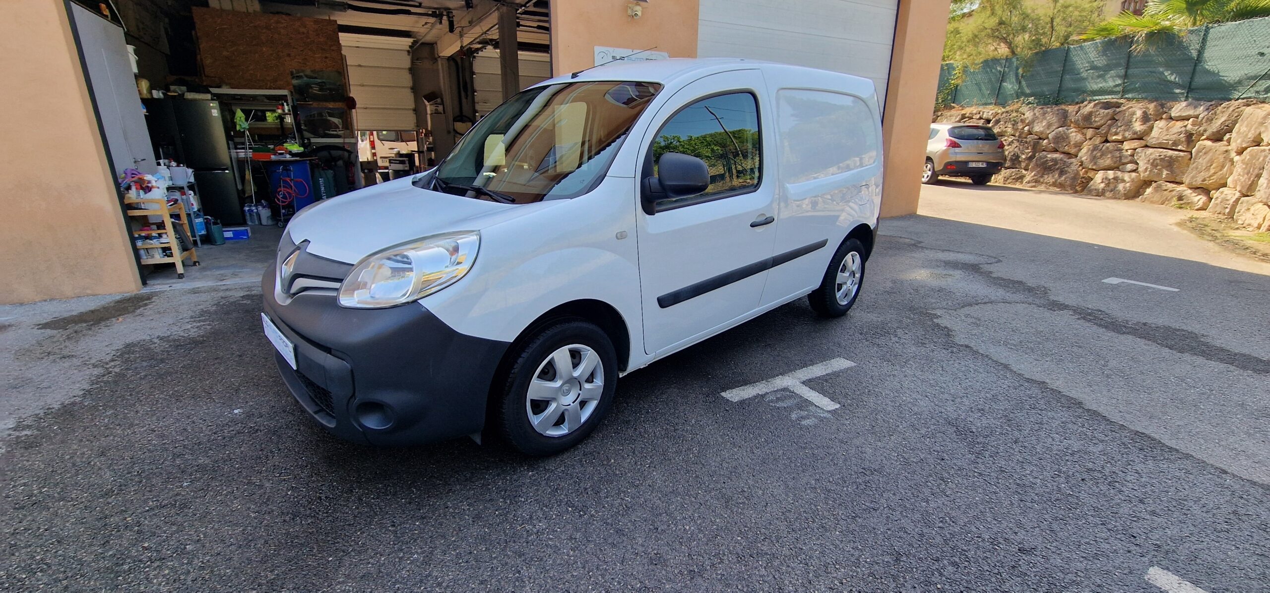 vehicule-Nissan-NV-300-sud-auto-profil-05