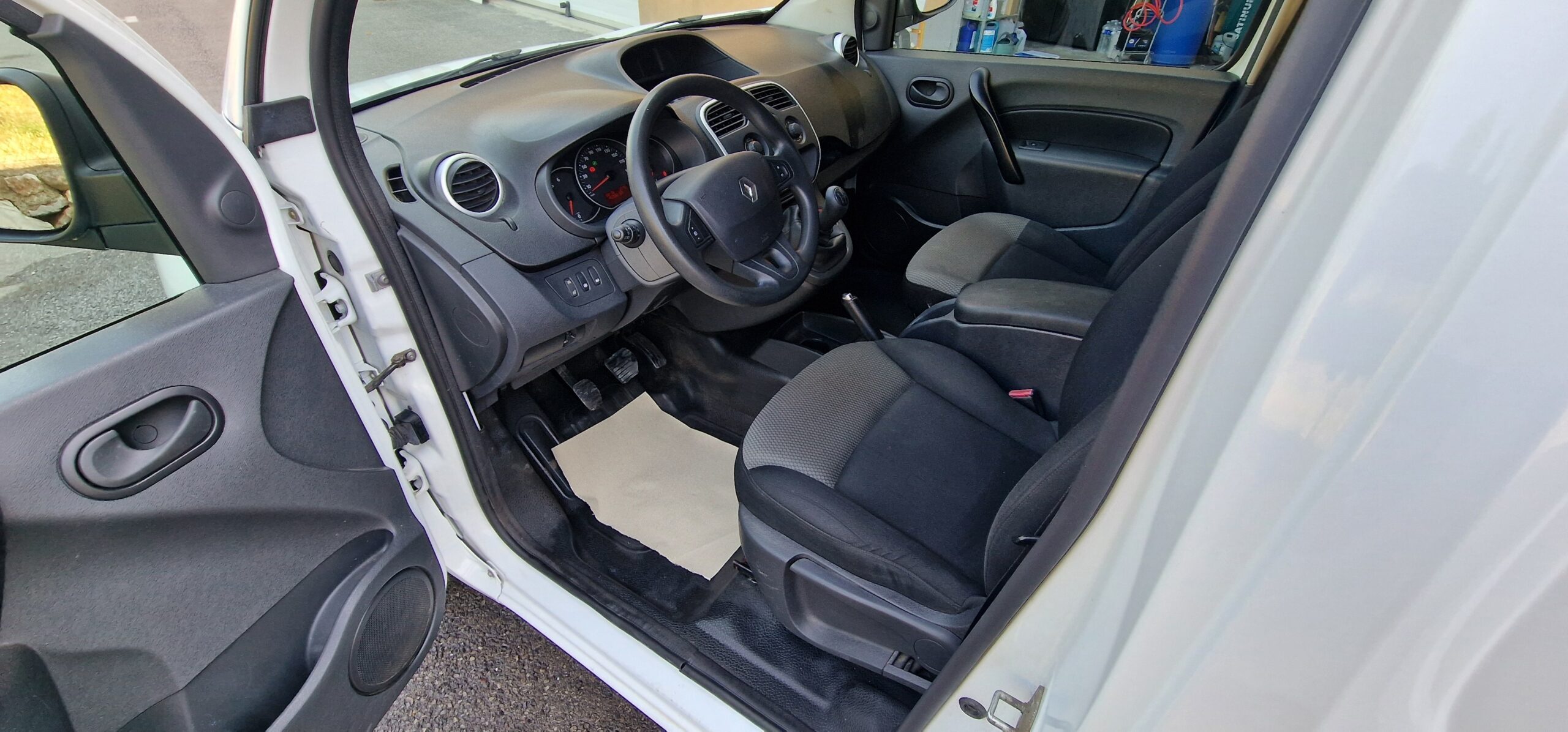 vehicule-Nissan-NV-300-sud-auto-profil-05