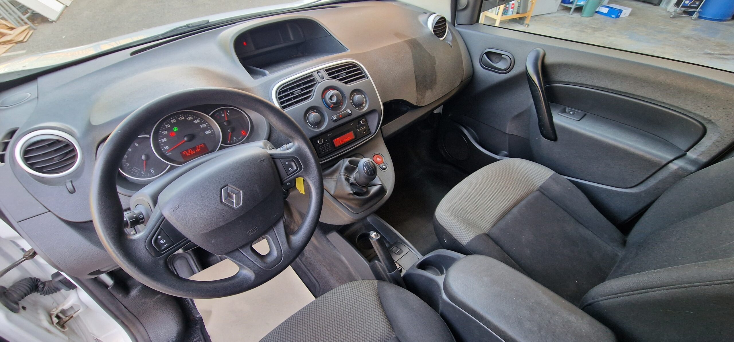 vehicule-Nissan-NV-300-sud-auto-profil-05