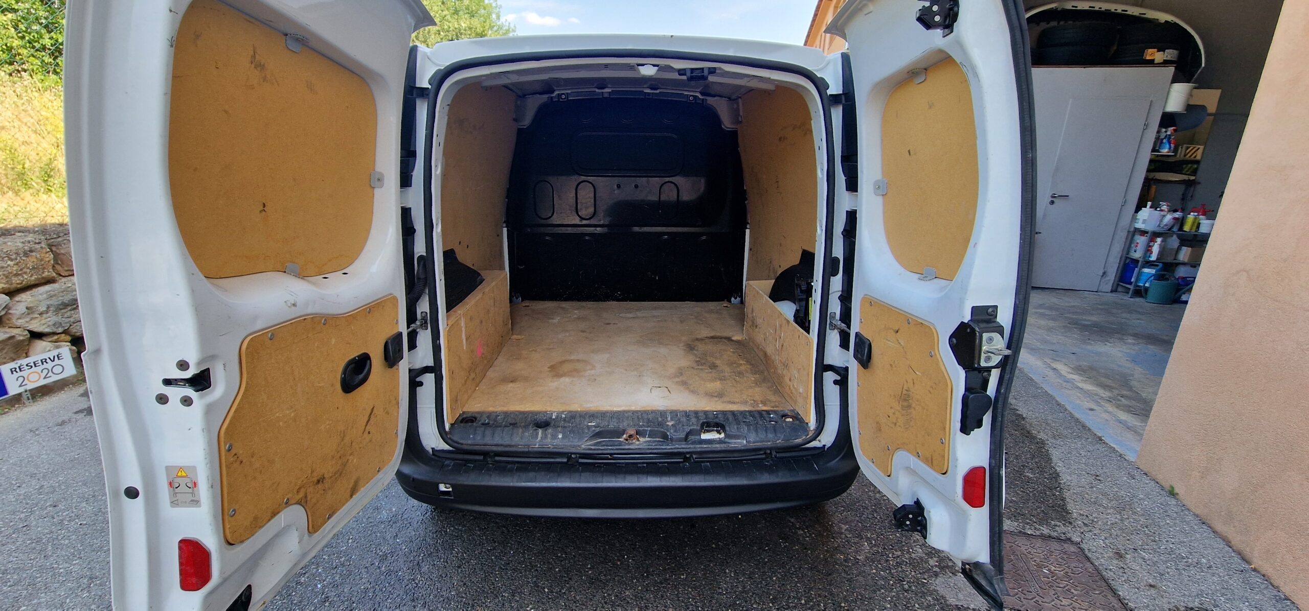 vehicule-Nissan-NV-300-sud-auto-profil-05