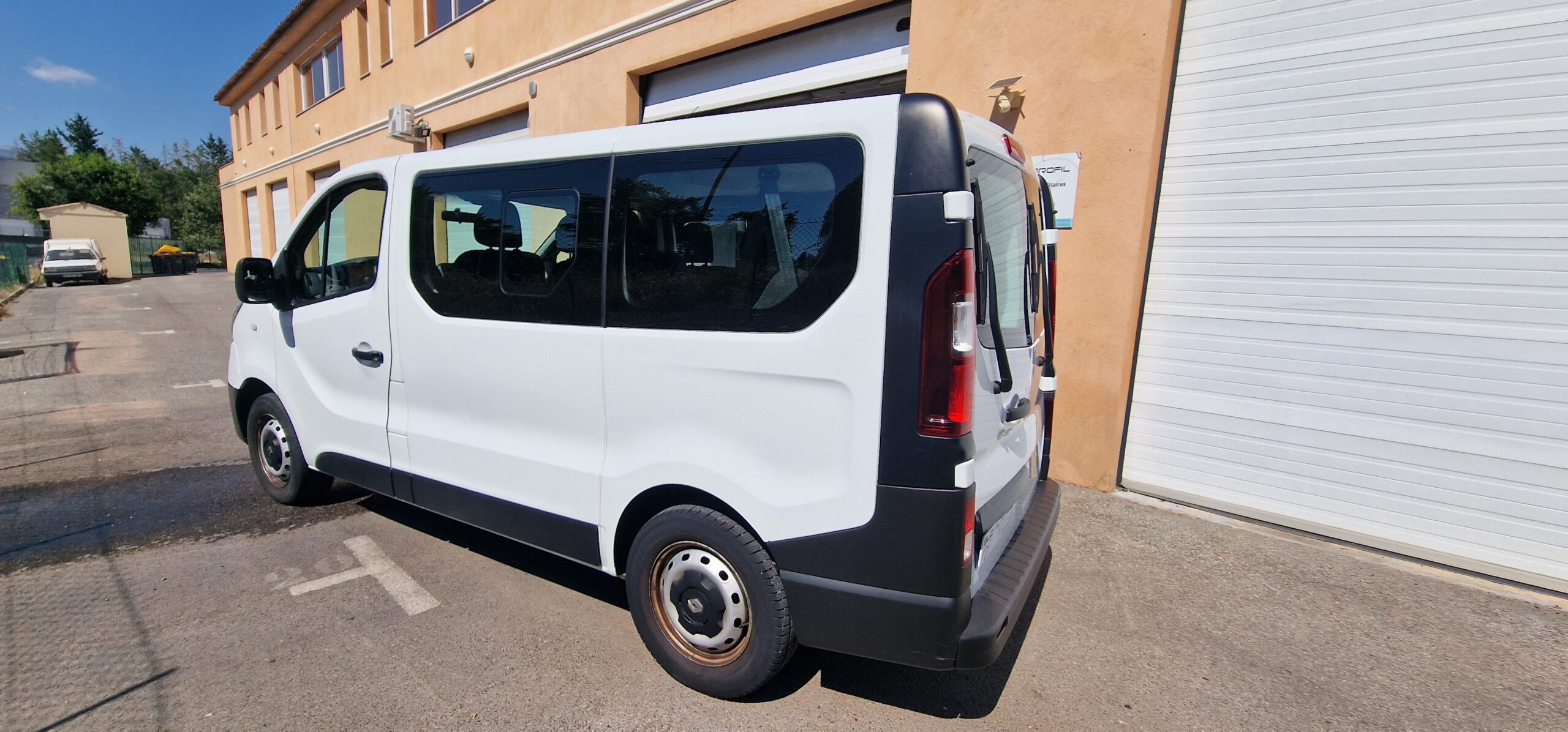vehicule-Nissan-NV-300-sud-auto-profil-05