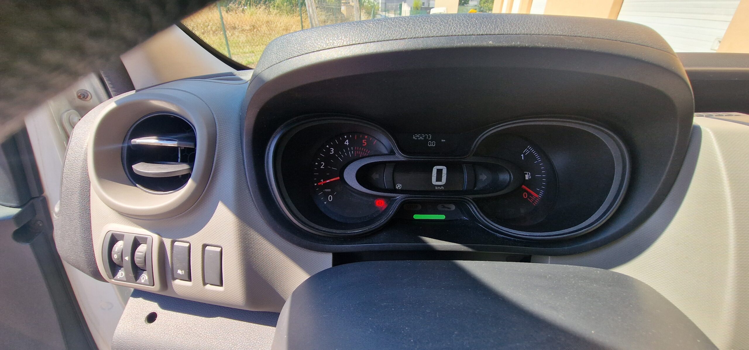 vehicule-Nissan-NV-300-sud-auto-profil-05