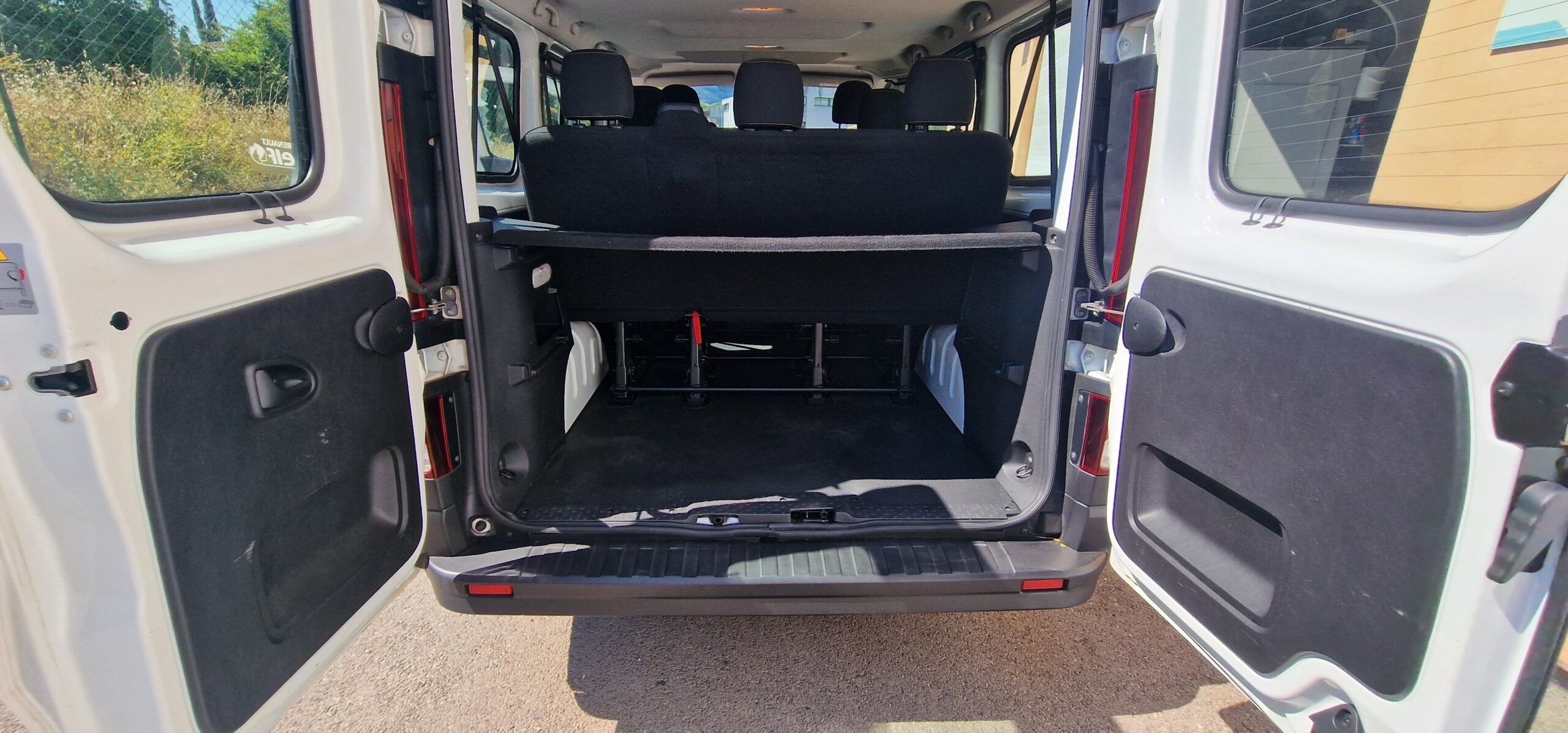 vehicule-Nissan-NV-300-sud-auto-profil-05
