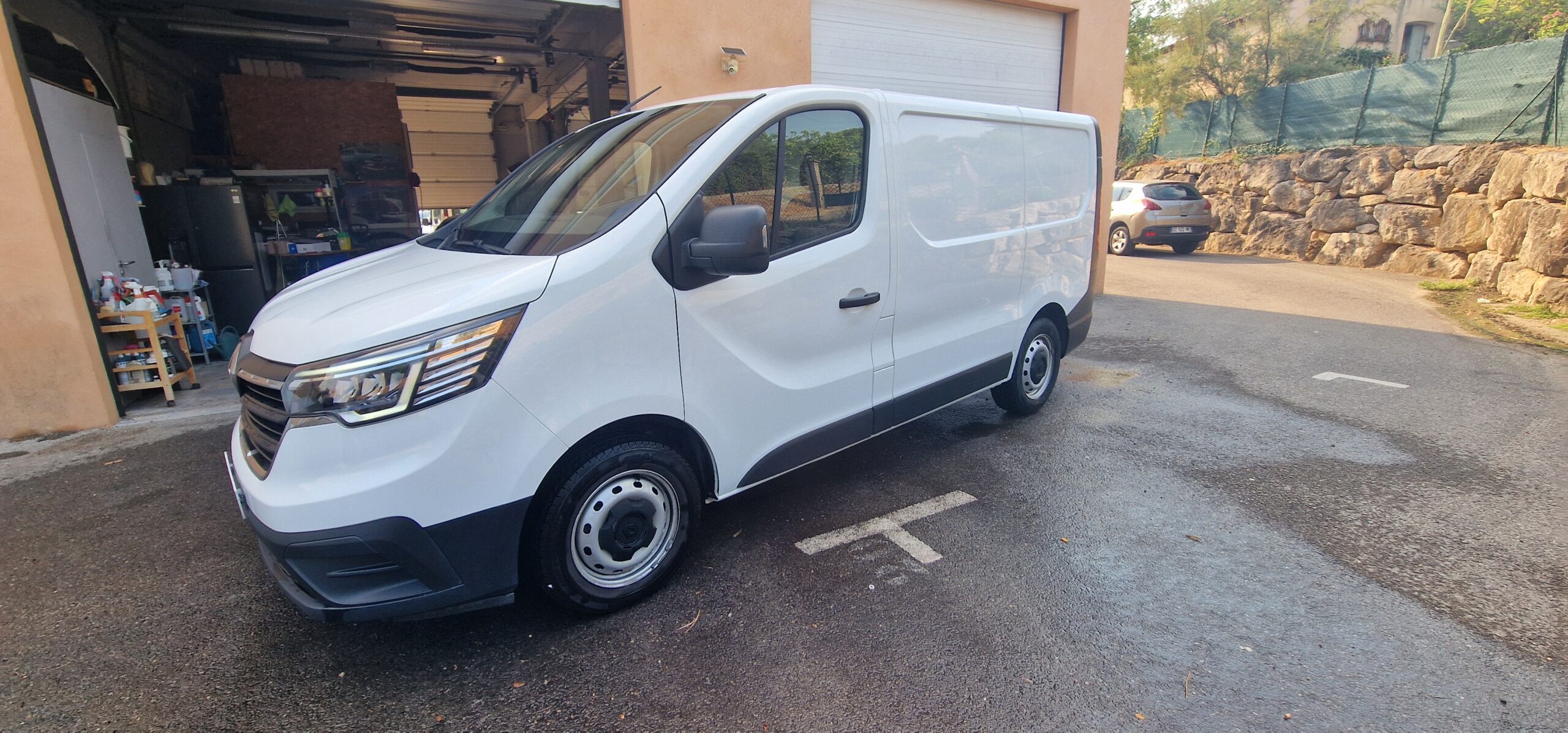 vehicule-Nissan-NV-300-sud-auto-profil-05