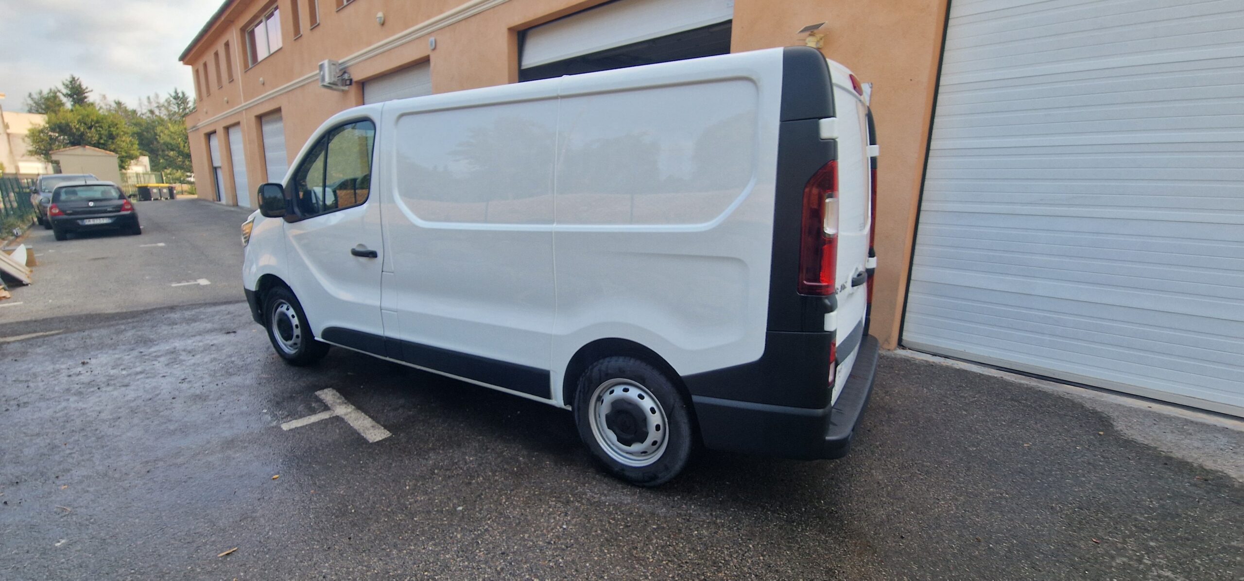 vehicule-Nissan-NV-300-sud-auto-profil-05