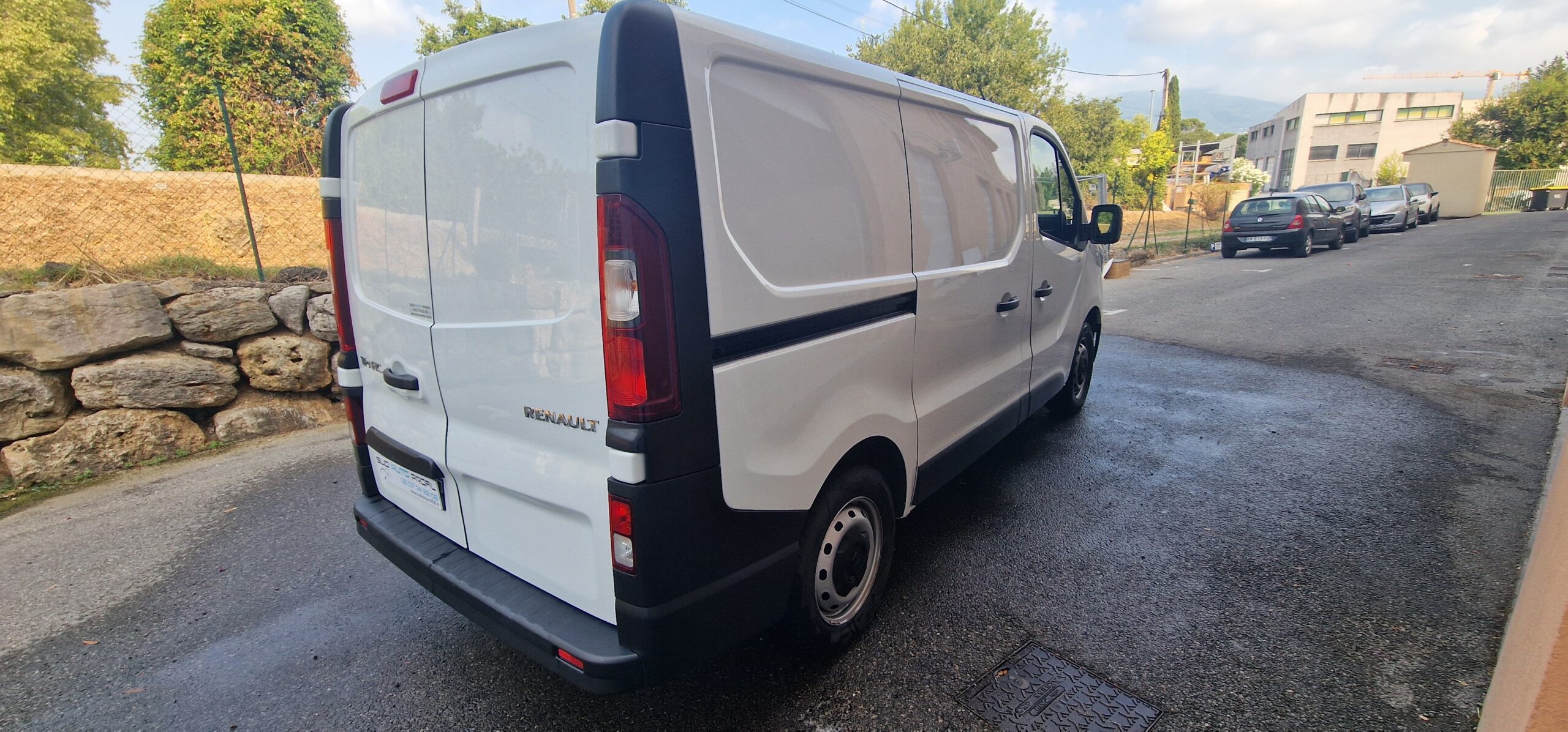 vehicule-Nissan-NV-300-sud-auto-profil-05