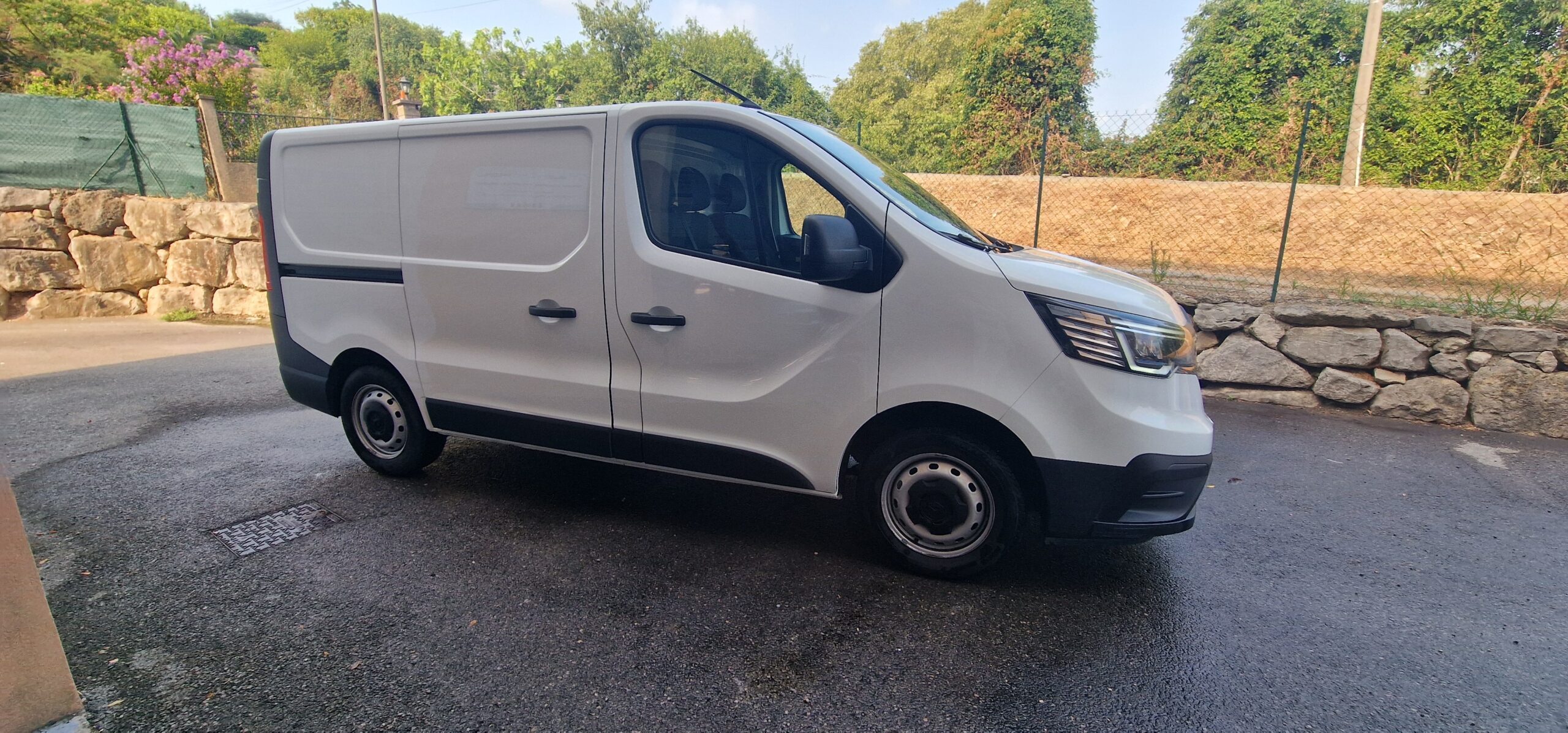 vehicule-Nissan-NV-300-sud-auto-profil-05