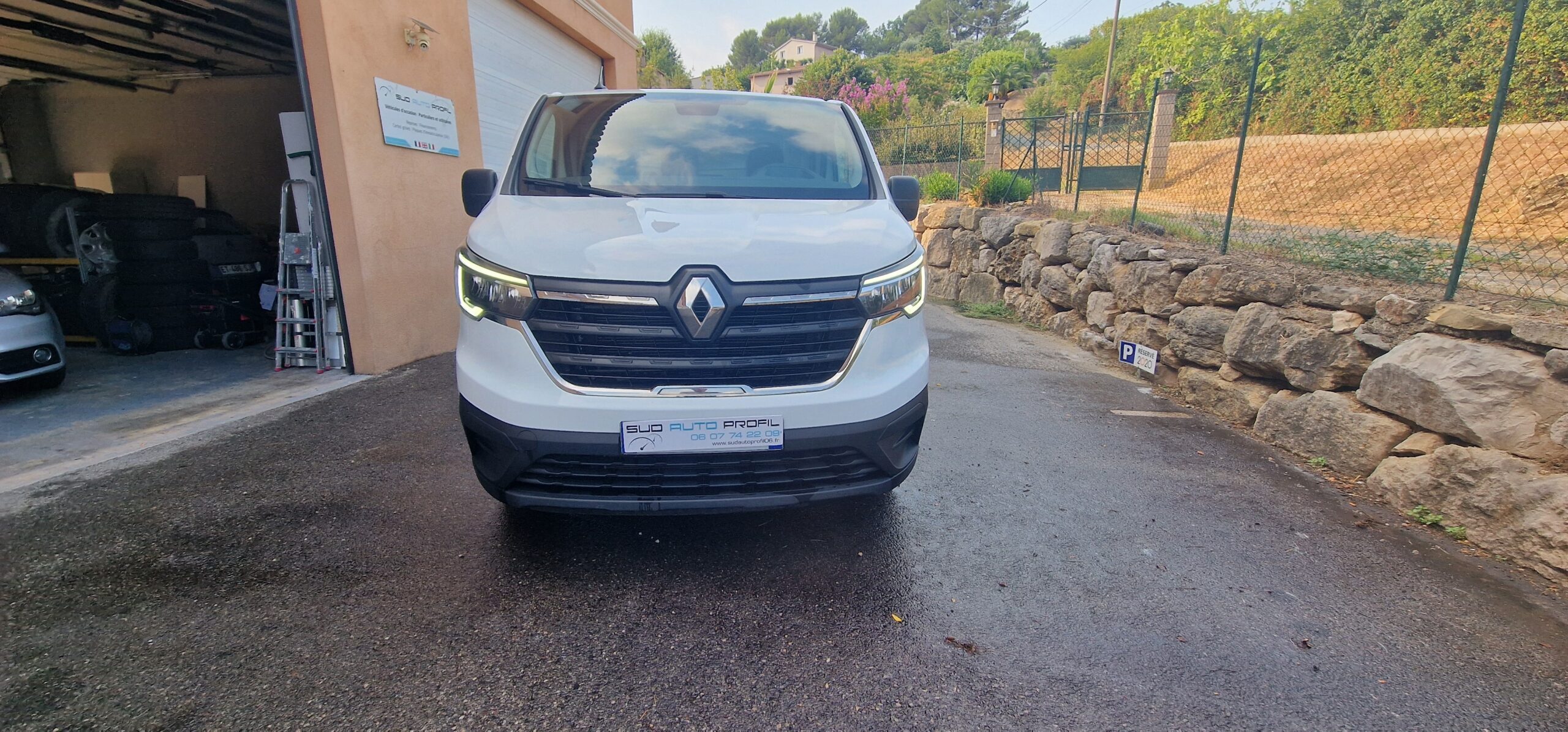 vehicule-Nissan-NV-300-sud-auto-profil-05