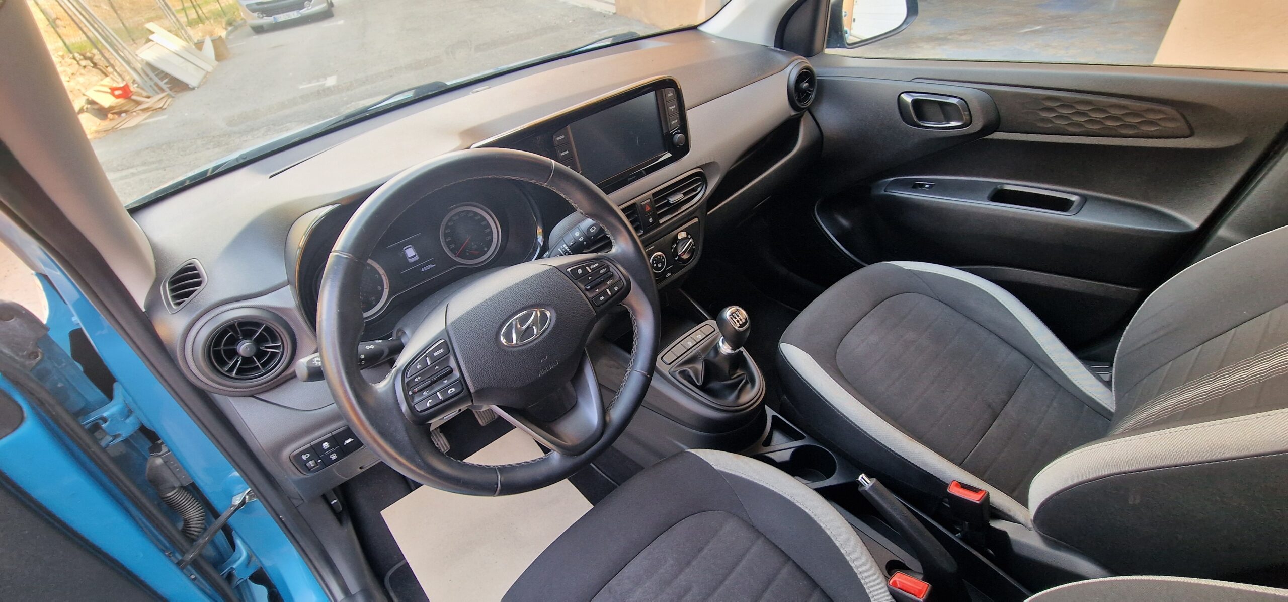 vehicule-Nissan-NV-300-sud-auto-profil-05