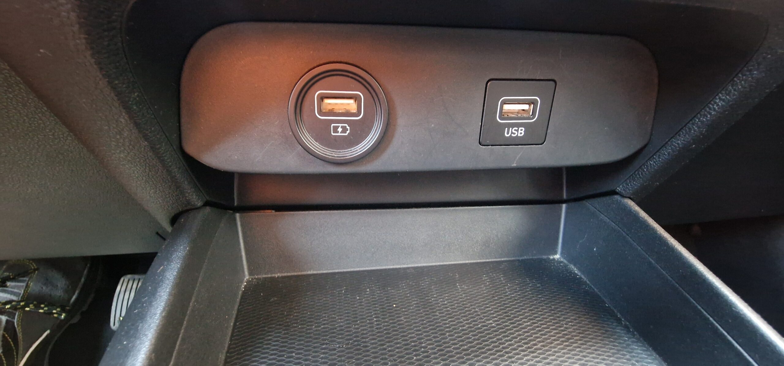 vehicule-Nissan-NV-300-sud-auto-profil-05